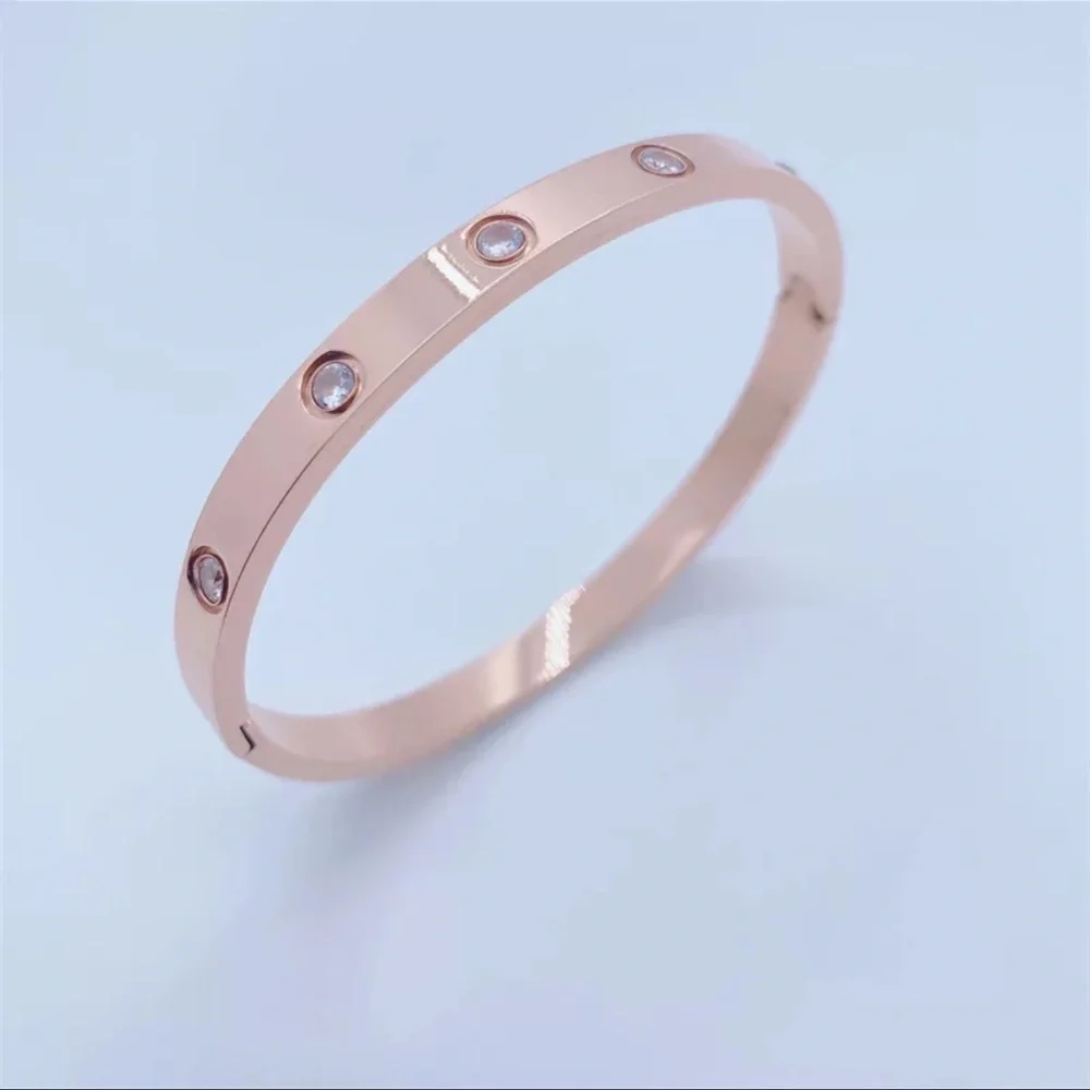 New Elegant Rose Gold Stainless Steel Luxury High-End White Sapphire Bangle